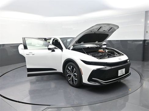 Used 2024 Toyota Crown XLE image 25