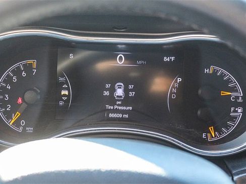 Used 2018 Jeep Grand Cherokee Altitude image 30