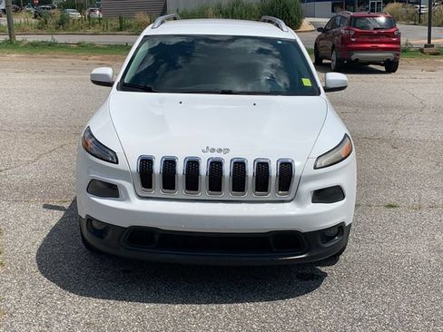Used 2016 Jeep Cherokee Latitude FWD image 2