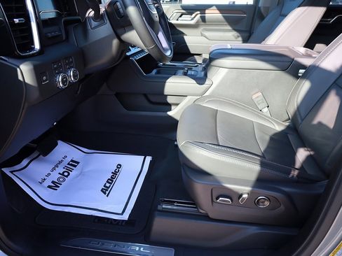 Used 2025 GMC Sierra 3500 Denali w/ Denali Reserve Package image 11