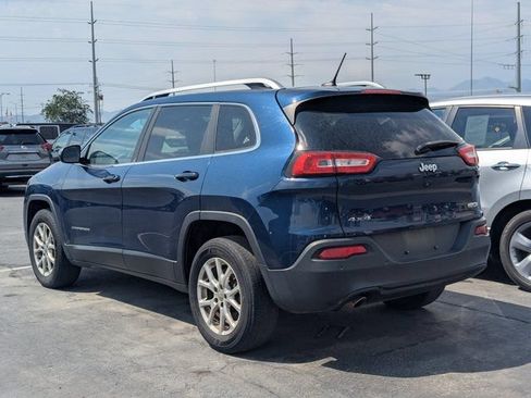 Used 2018 Jeep Cherokee Latitude w/ Safety Group AWD/4WD image 5