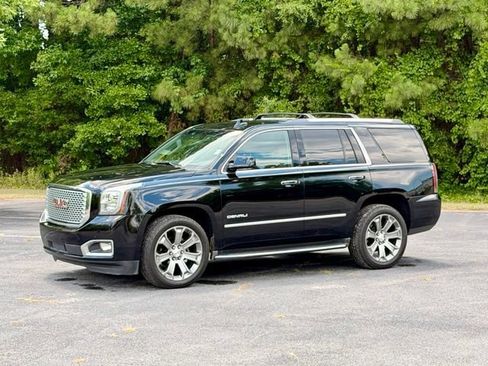 Used 2017 GMC Yukon Denali AWD/4WD image 2