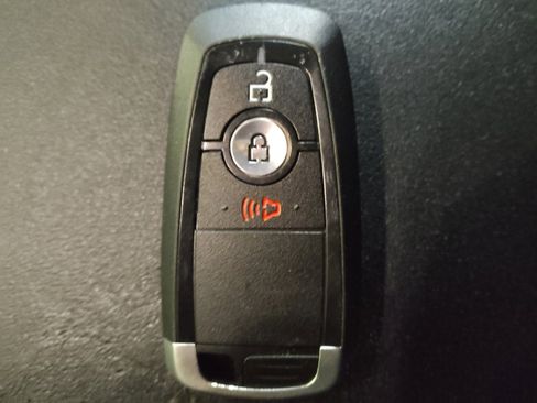 Used 2020 Ford Edge SE FWD image 32