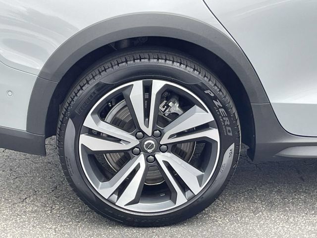 Certified 2024 Volvo V60 B5 Cross Country Plus w/ Climate Package AWD/4WD image 6