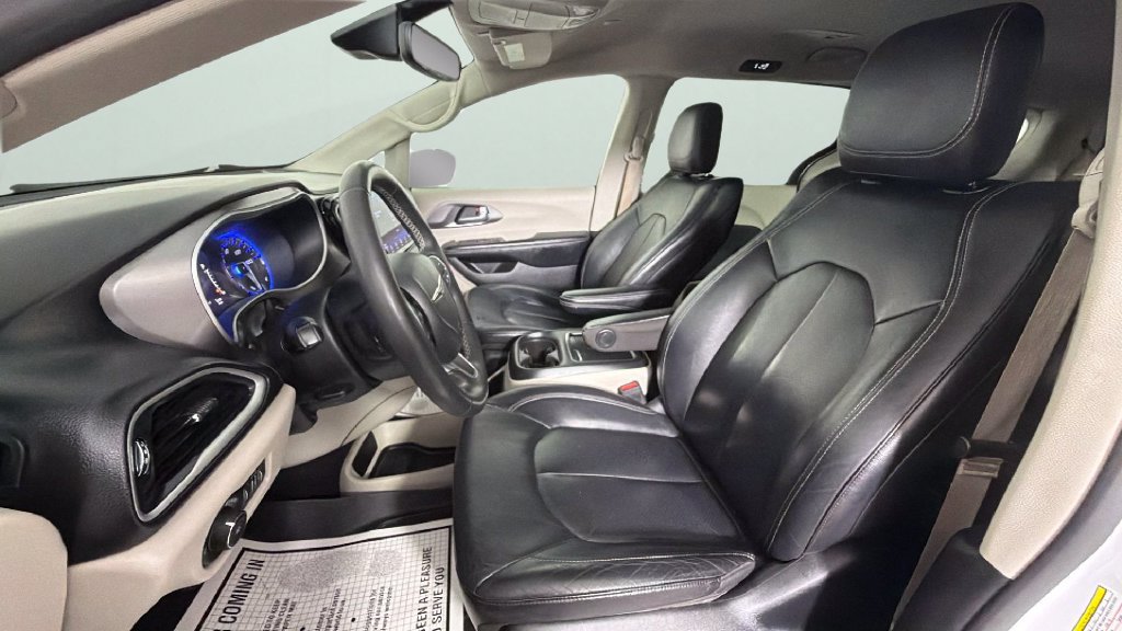 Used 2022 Chrysler Pacifica Touring-L FWD image 17