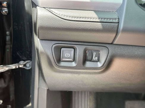 Used 2023 GMC Acadia SLT AWD/4WD image 21