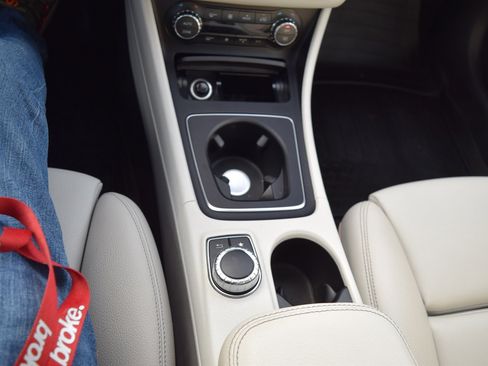 Used 2016 Mercedes-Benz GLA 250 4MATIC image 16