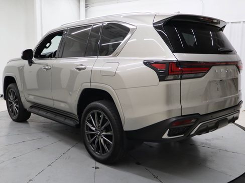 Used 2023 Lexus LX 600 F Sport image 8