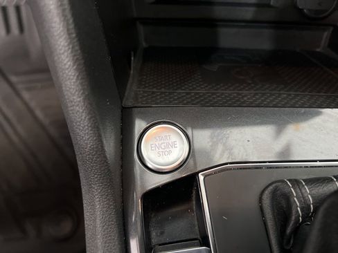 Used 2021 Volkswagen Tiguan SE image 15