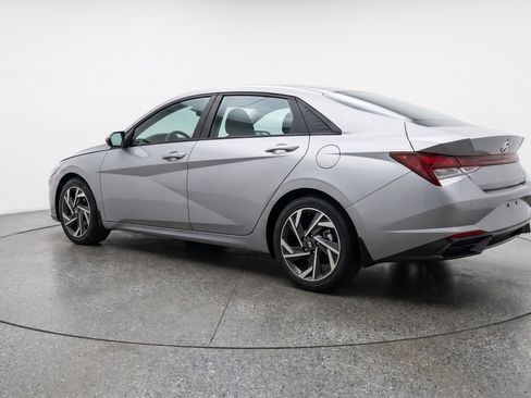 Used 2025 Hyundai Elantra SEL FWD image 6