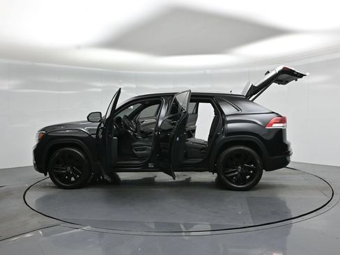 Used 2023 Volkswagen Atlas Cross Sport SE w/ Black Wheel Package AWD/4WD image 35