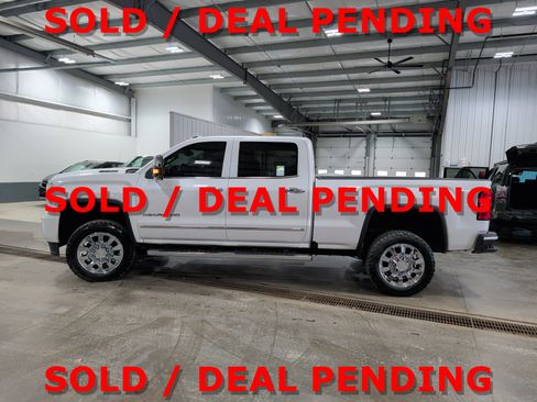Used 2019 GMC Sierra 2500 Denali w/ Duramax Plus Package AWD/4WD image 5