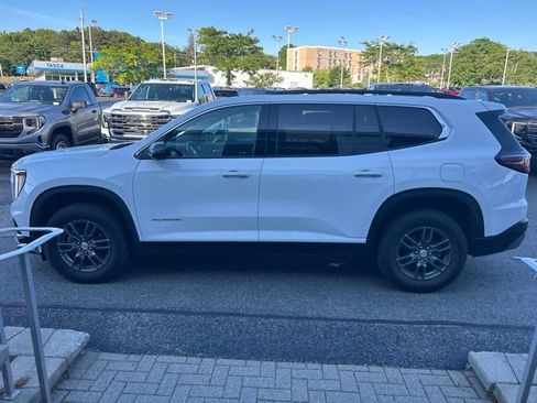 Used 2025 GMC Acadia Elevation AWD/4WD image 6
