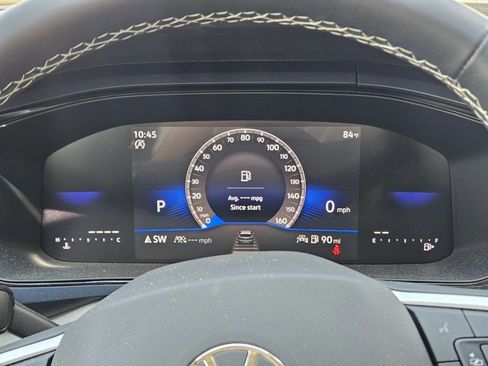 Used 2024 Volkswagen Taos SE w/ MDO Package FWD image 10