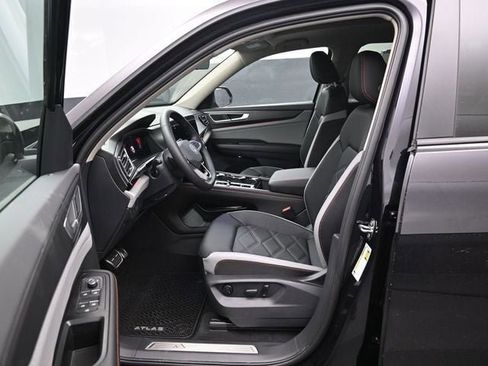 New 2026 Volkswagen Atlas Peak Edition image 9