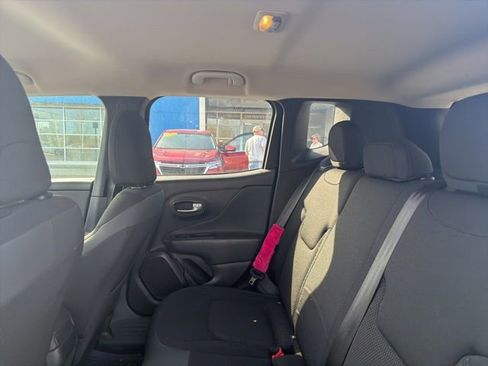 Used 2020 Jeep Renegade Altitude image 8