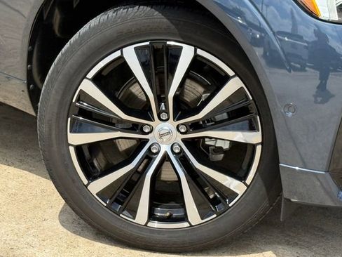 Used 2024 Volvo XC60 B5 Plus w/ Climate Package AWD/4WD image 2