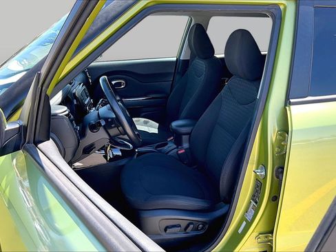Used 2015 Kia Soul ! FWD image 21