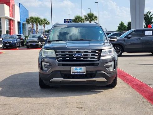 Used 2016 Ford Explorer XLT w/ Equipment Group 202A FWD image 2