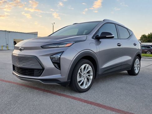 Used 2023 Chevrolet Bolt EUV LT FWD image 3