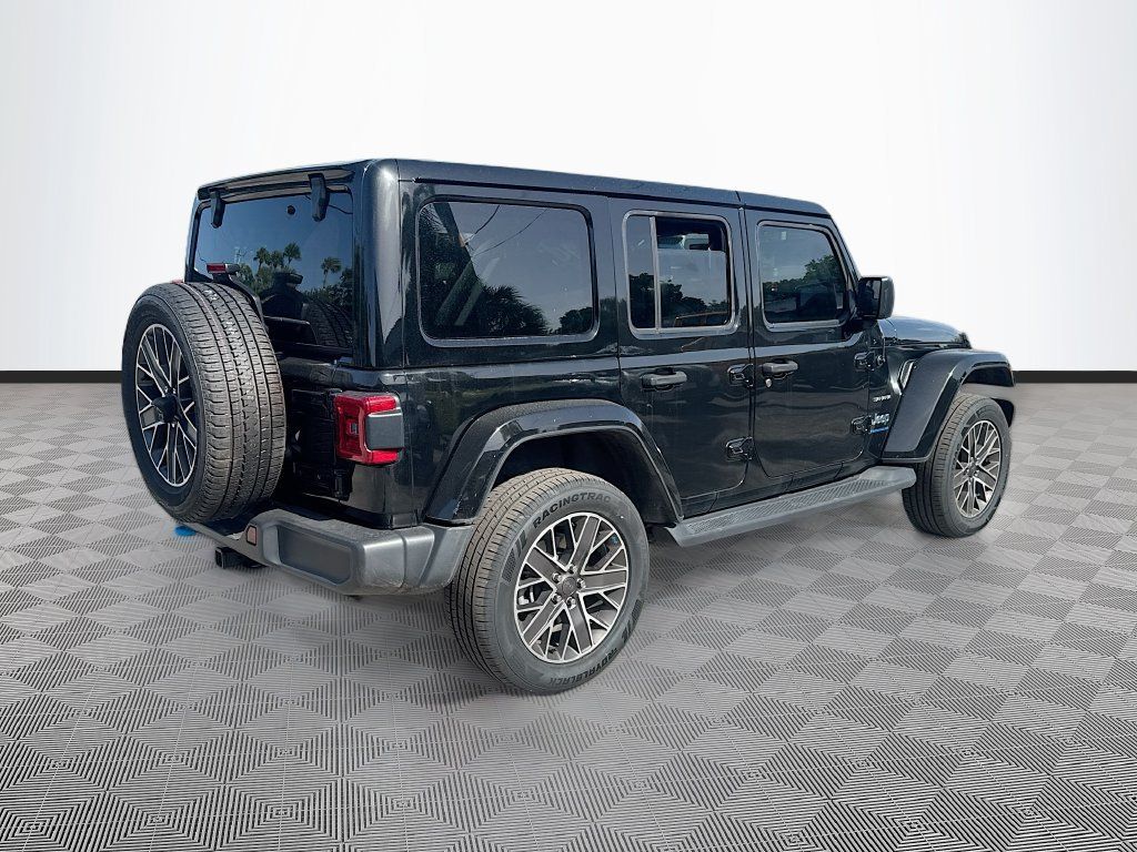 Used 2023 Jeep Wrangler Unlimited Sahara w/ Cold Weather Group AWD/4WD image 6