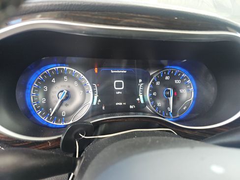 Used 2023 Chrysler Pacifica Limited FWD image 16