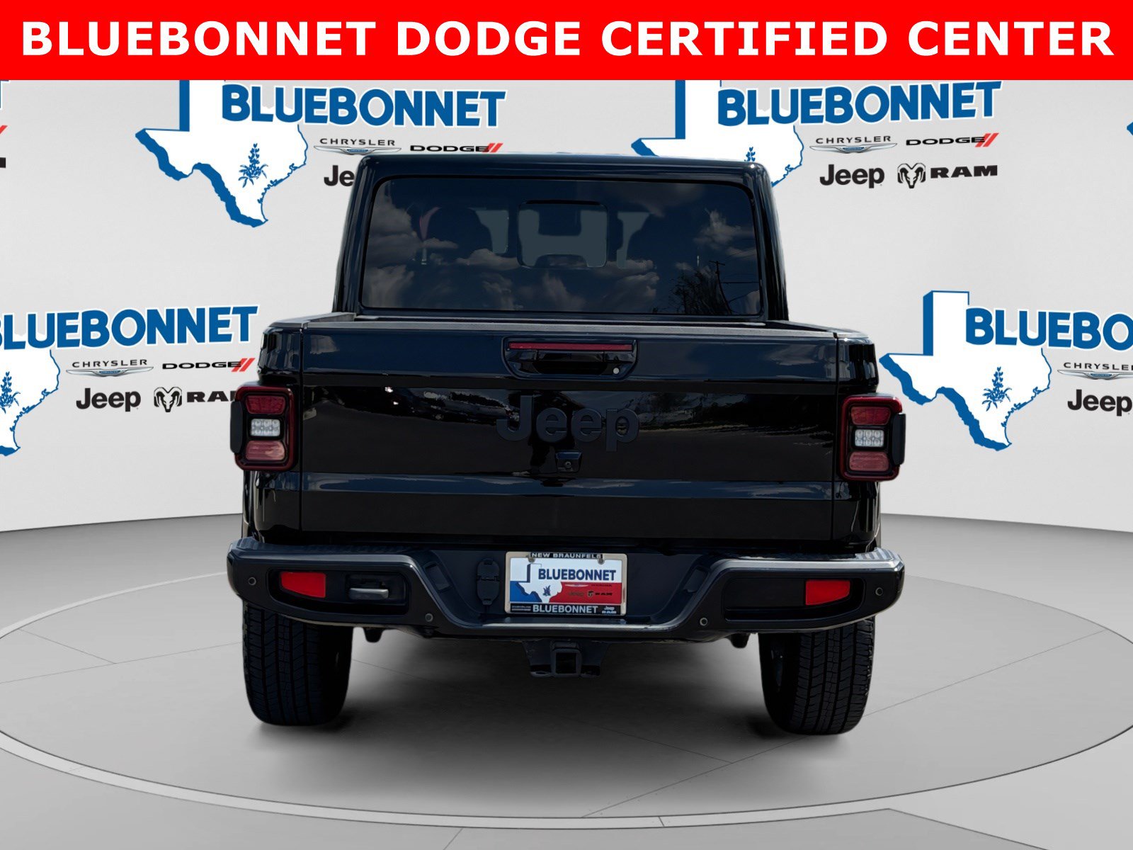 Used 2022 Jeep Gladiator Overland AWD/4WD image 6