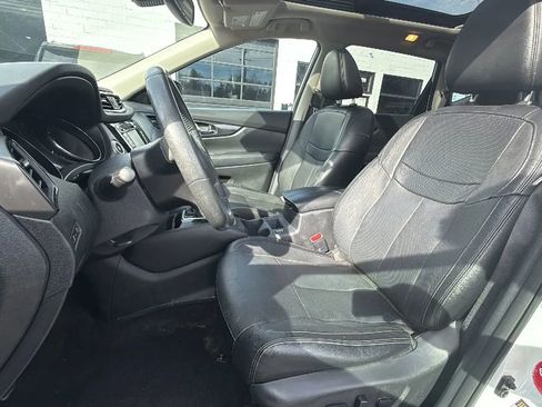 Used 2017 Nissan Rogue SL w/ SL Premium Package image 15