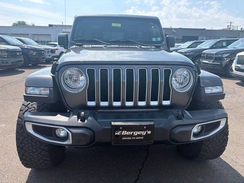 Used 2019 Jeep Wrangler Unlimited Sahara AWD/4WD image 8