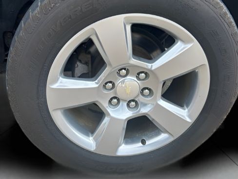 Used 2018 Chevrolet Suburban LT AWD/4WD image 10