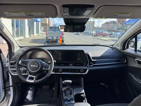 Used 2024 Kia Sportage LX image 11