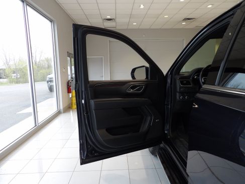 Used 2022 Chevrolet Tahoe LT w/ Luxury Package AWD/4WD image 10