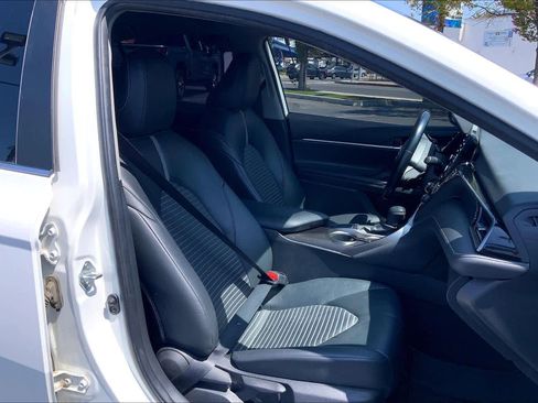 Used 2022 Toyota Camry SE FWD image 8