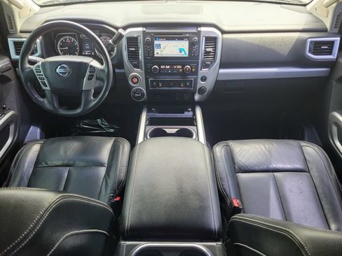 Used 2017 Nissan Titan PRO-4X w/ Pro-4x Convenience Package AWD/4WD image 19