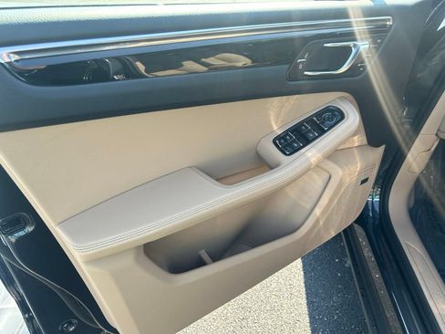 Certified 2026 Porsche Macan AWD/4WD image 21
