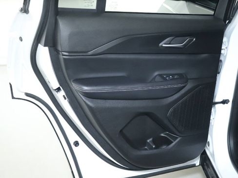 Used 2023 Jeep Grand Cherokee Laredo X AWD/4WD image 13