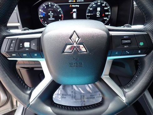 Used 2024 Mitsubishi Outlander SE FWD image 16