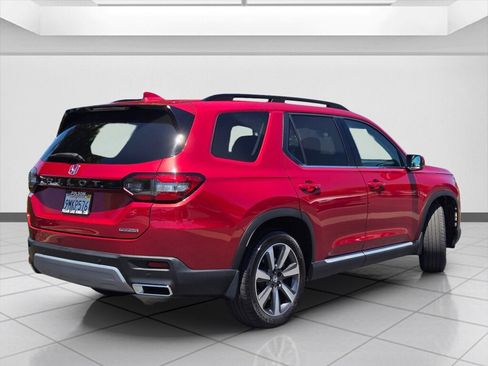Certified 2024 Honda Pilot Touring image 5