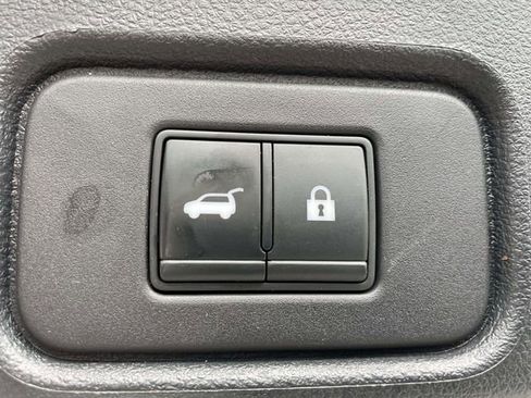 Used 2022 Nissan Pathfinder SL w/ SL Premium Package FWD image 10