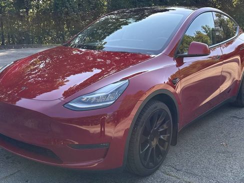 Used 2021 Tesla Model Y Long Range image 1