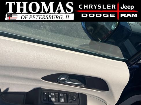 Used 2018 Chrysler Pacifica Touring-L Plus w/ Tire & Wheel Group FWD image 6