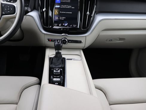 Used 2019 Volvo XC60 T6 Momentum w/ Premium Package image 33