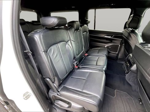 Used 2024 Jeep Wagoneer Series II w/ Flexible Seating Group RWD image 27