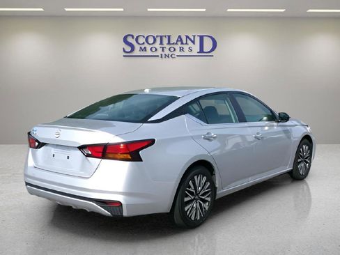 Used 2025 Nissan Altima 2.5 SV FWD image 6