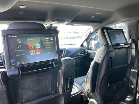 Used 2020 Chrysler Pacifica Touring-L Plus image 26