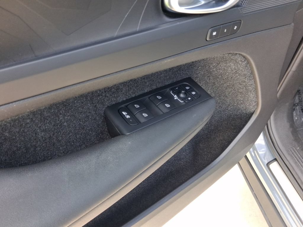 Used 2023 Volvo C40 Recharge Core AWD/4WD image 16
