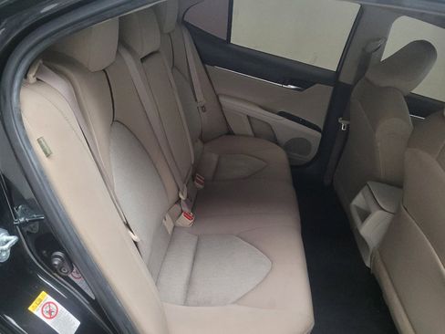 Used 2018 Toyota Camry LE image 19