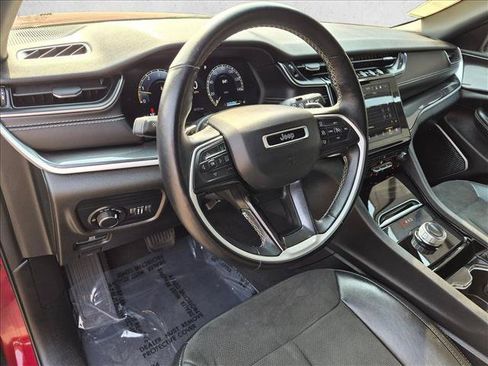 Used 2022 Jeep Grand Cherokee Altitude AWD/4WD image 10