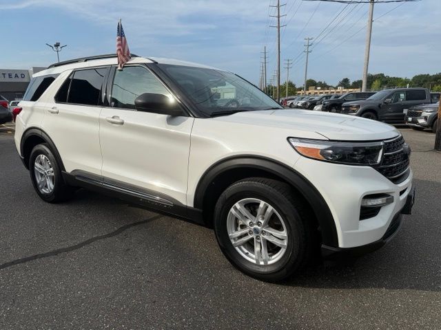 Certified 2022 Ford Explorer XLT w/ Equipment Group 202A AWD/4WD image 3
