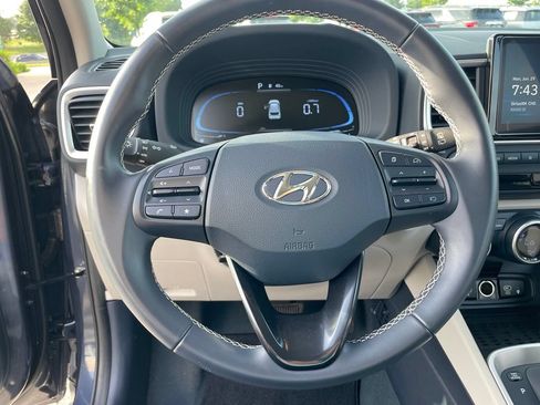 Used 2024 Hyundai Venue Limited FWD image 13
